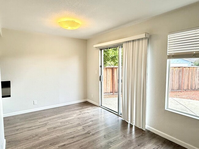 Building Photo - $3800 Beautifully Remodeled Ardenwood Home...
