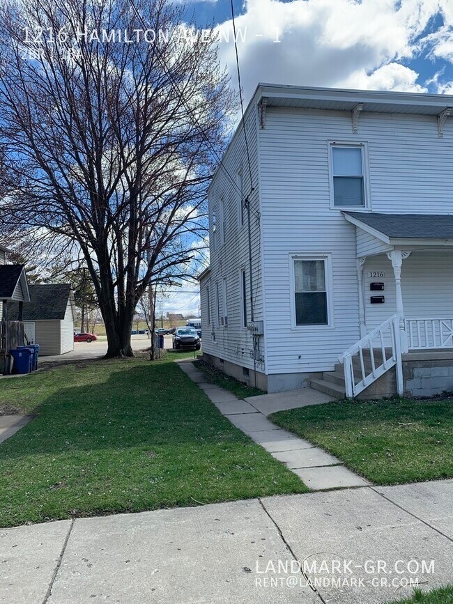 Building Photo - AVAILABLE NOW - Lower Level 2 Bedroom - Gr...