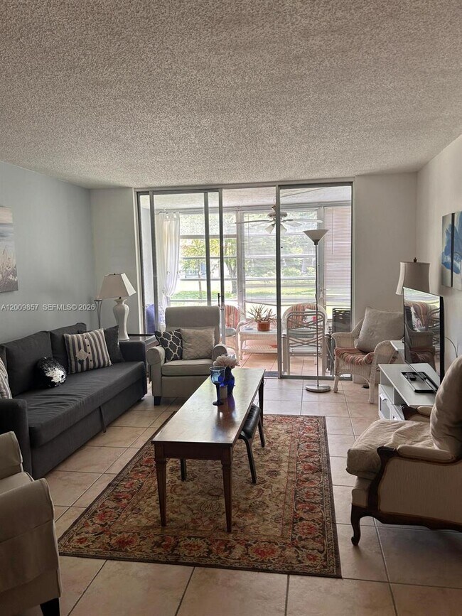 Foto del edificio - 3099 NW 48th Ave