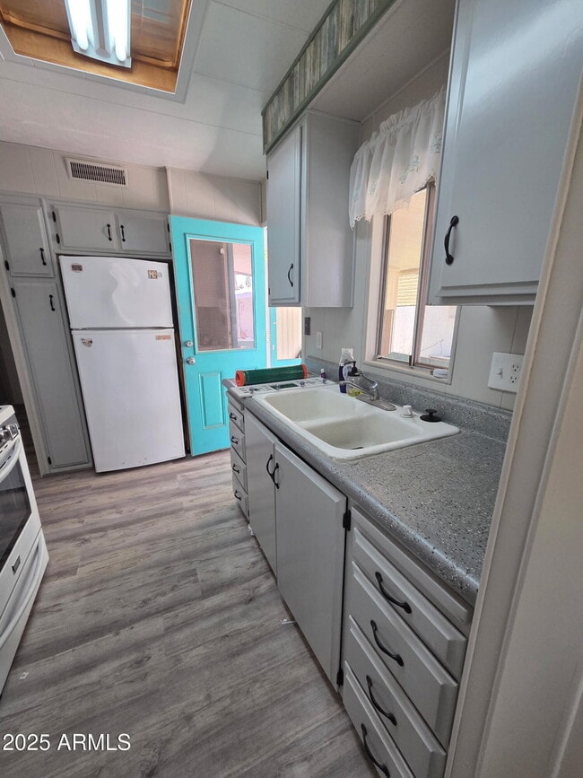 Building Photo - 4065 E University Dr