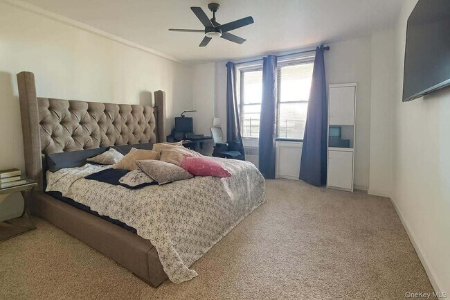 Foto del edificio - 108-50 62nd Dr