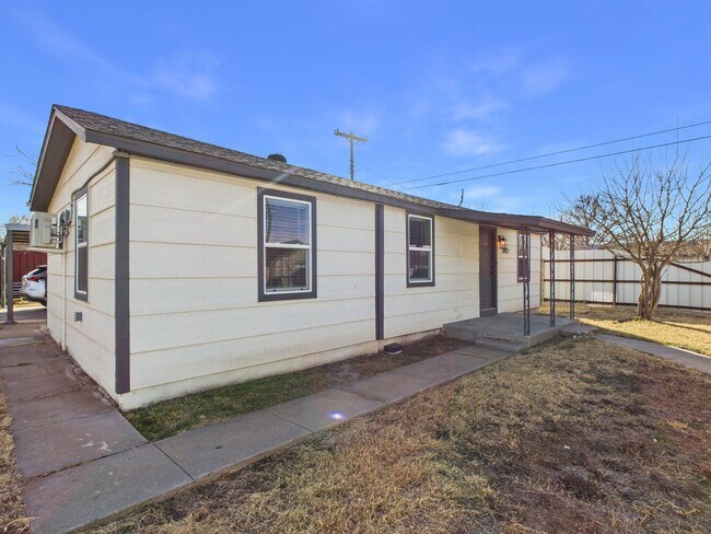 Building Photo - 3412 NE 16th Ave