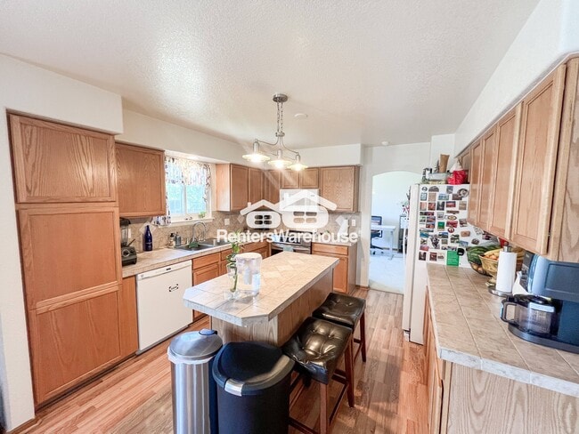 Foto del edificio - 4392 Deephaven Ct