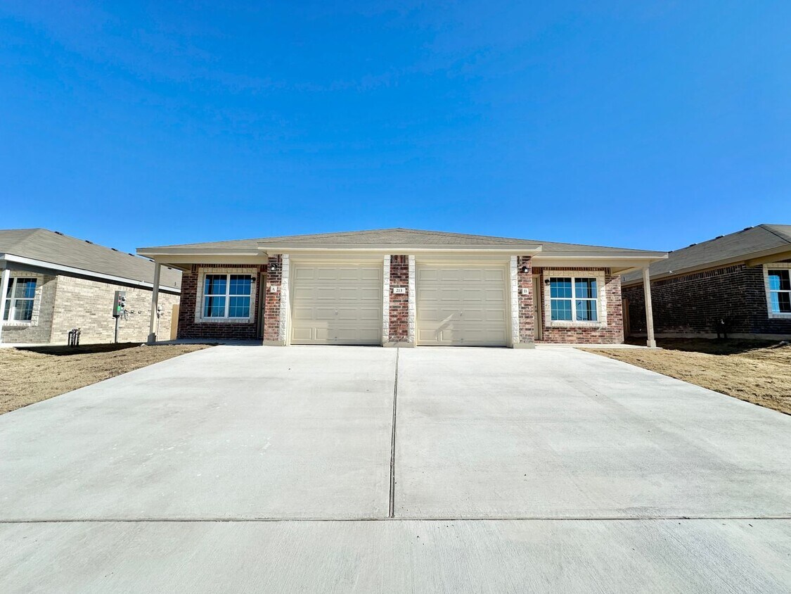 213 A Dolphin Dr Unit 213 B Dolphin, Temple, TX 76501 Room for Rent