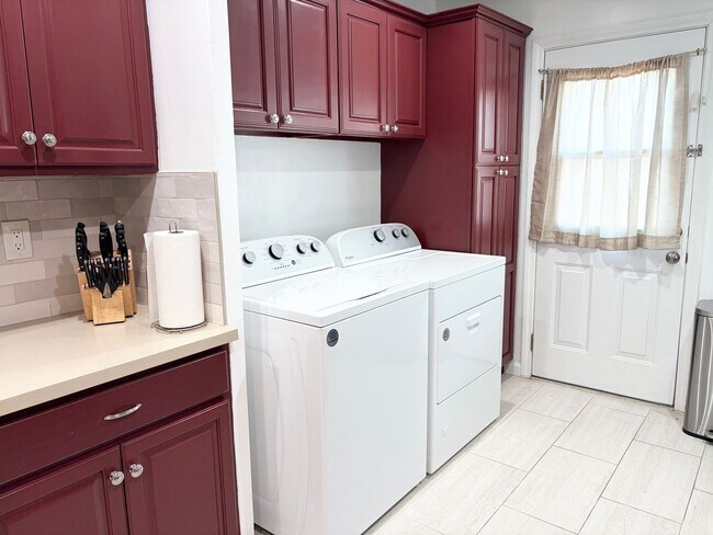 Foto del edificio - Fully Furnished 3BR Home with Private Patio & Backyard – Perfect Covina Getaway