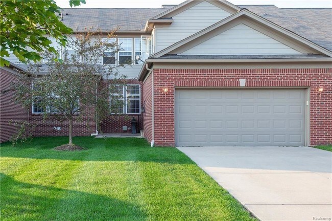 Building Photo - 49579 Courtyard Ln