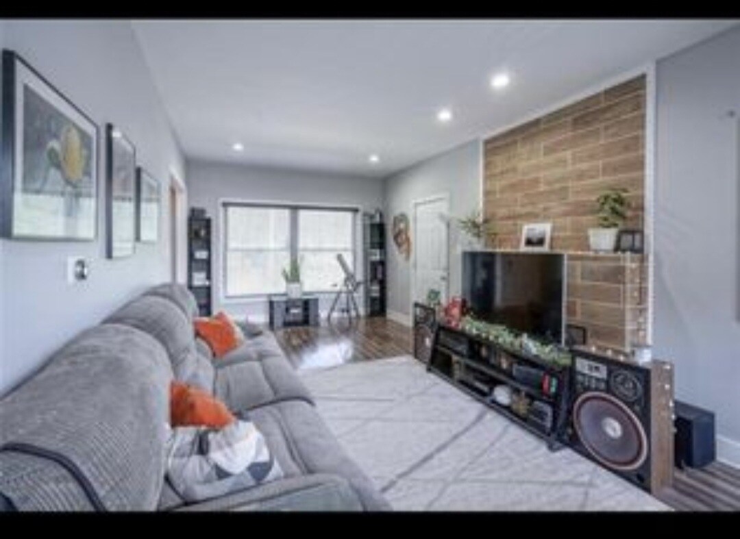 Foto principal - 952 E 34th St