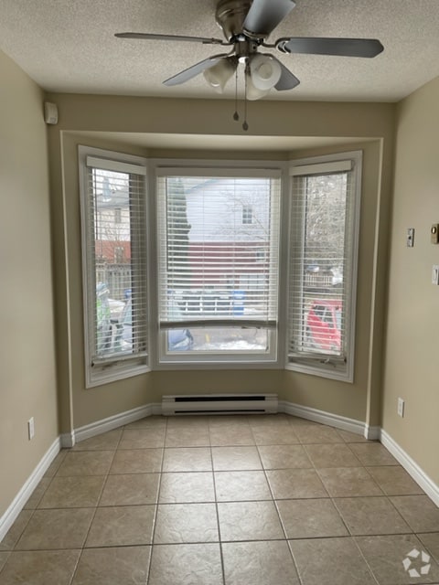 Building Photo - 219 Kingswood Dr