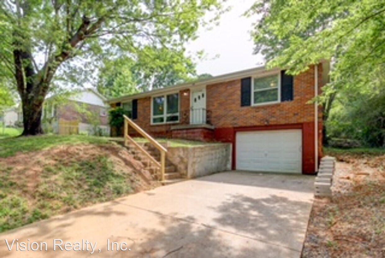 3 br, 1 bath House 821 Hayden Dr. House Rental in Clarksville, TN