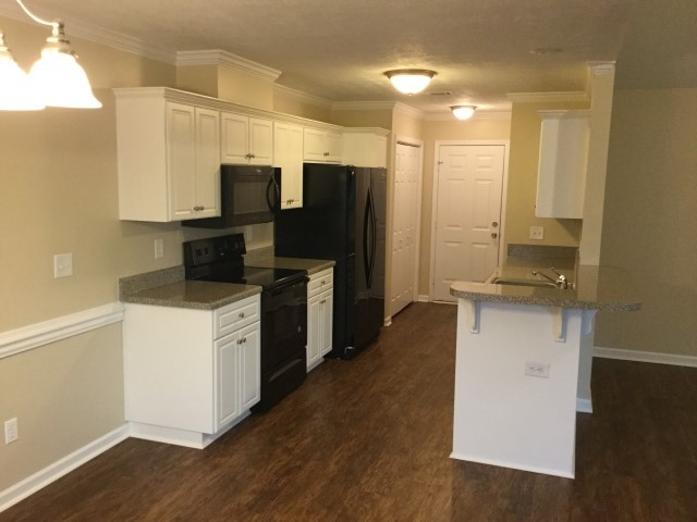 Building Photo - 545 Lory Ln