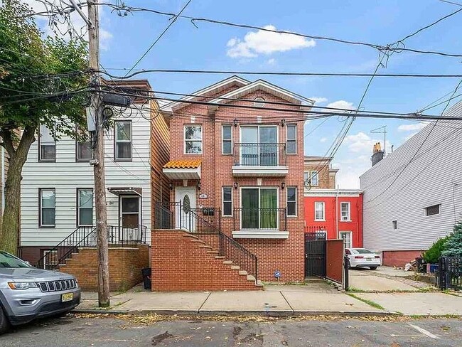 Foto del edificio - 43 Manhattan Ave