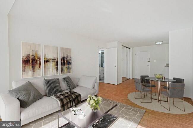 Foto del edificio - 2401 H St NW