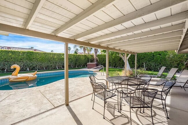 Building Photo - 1489 E Francis Dr