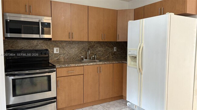 Building Photo - 408 NE 18th Ave