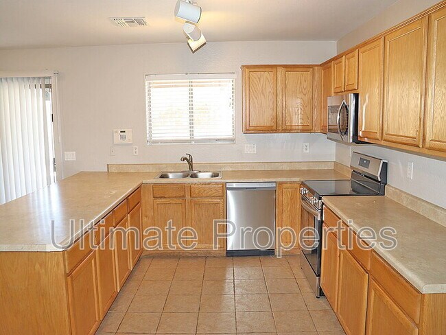 Foto del edificio - 7928 W Florence Ave