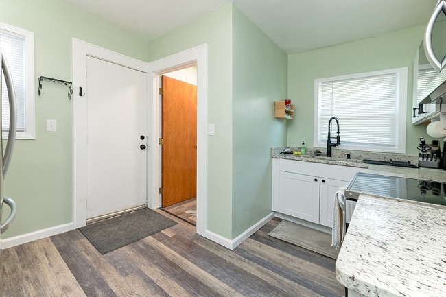 Photo - 321 W Lapeer St Apartment