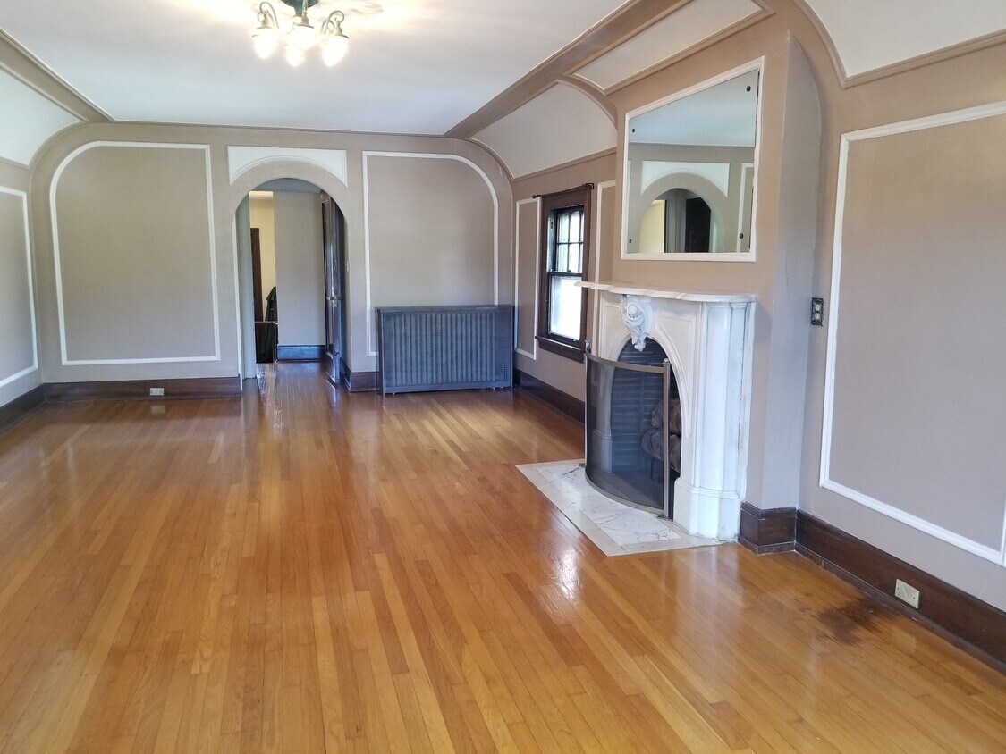 Living room - 3404 Main St