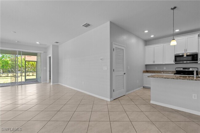 Foto del edificio - 3041 Royal Gardens Ave