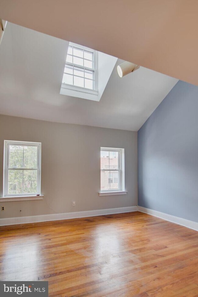 Building Photo - 607 S 10th St