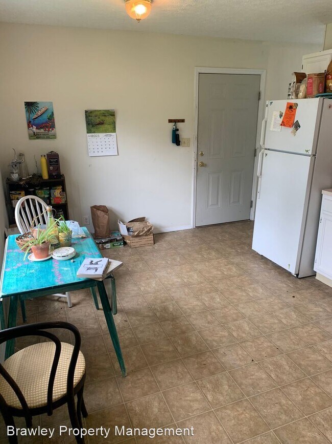 Foto del edificio - 3 br, 1.5 bath House - 825 W. 11th St