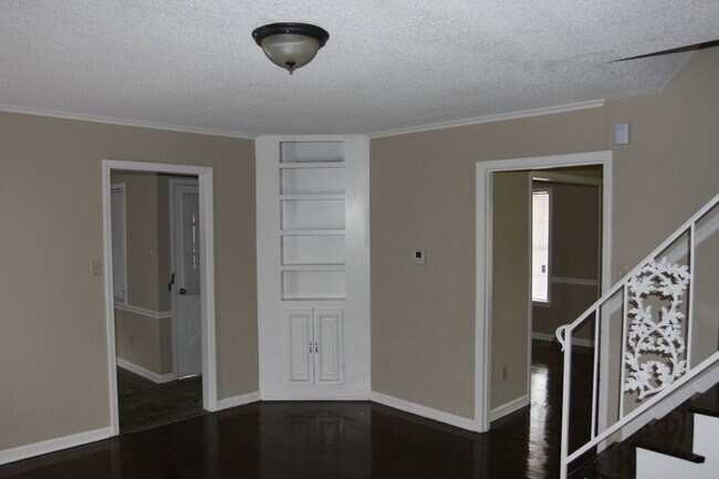 Foto del edificio - 3017 Domar St