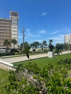 Foto del edificio - 200 The Esplanade N