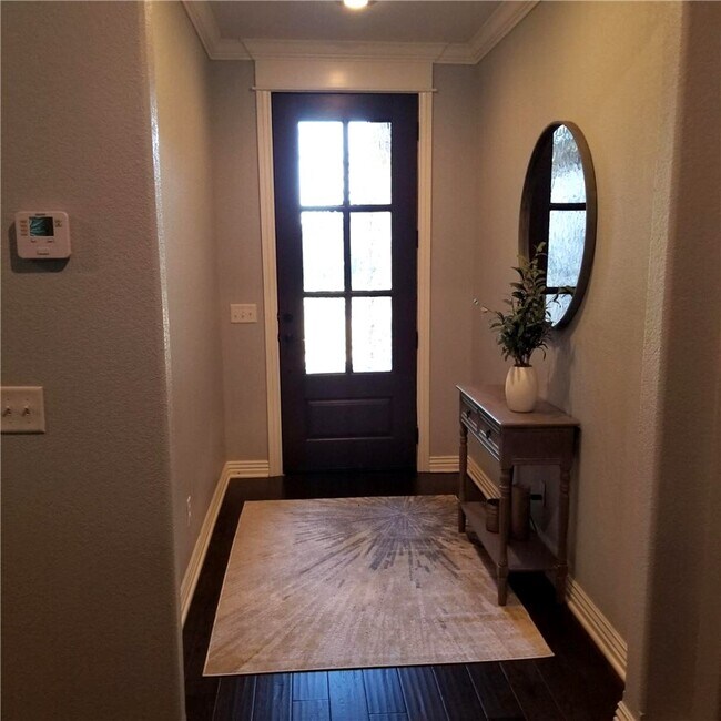 Foto del edificio - 5810 W Cane Hill Dr
