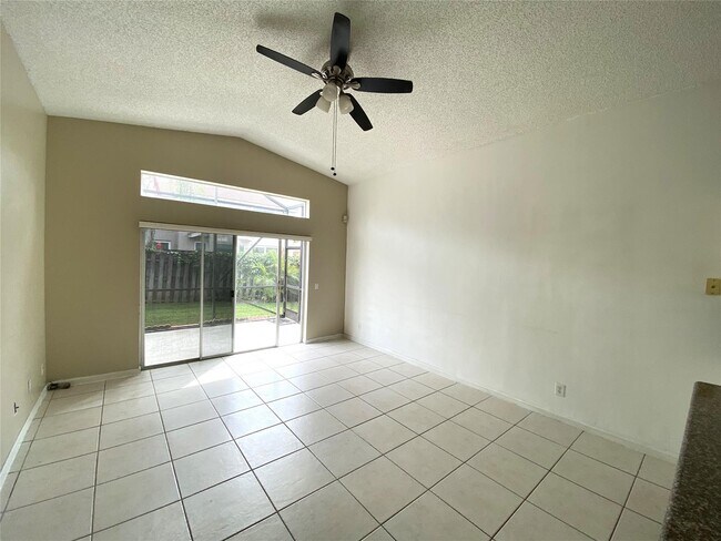 Building Photo - 3550 Stratton Ln