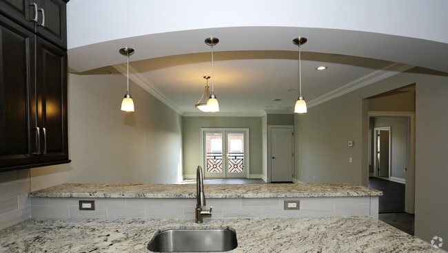 Interior Photo - 76 Bruen