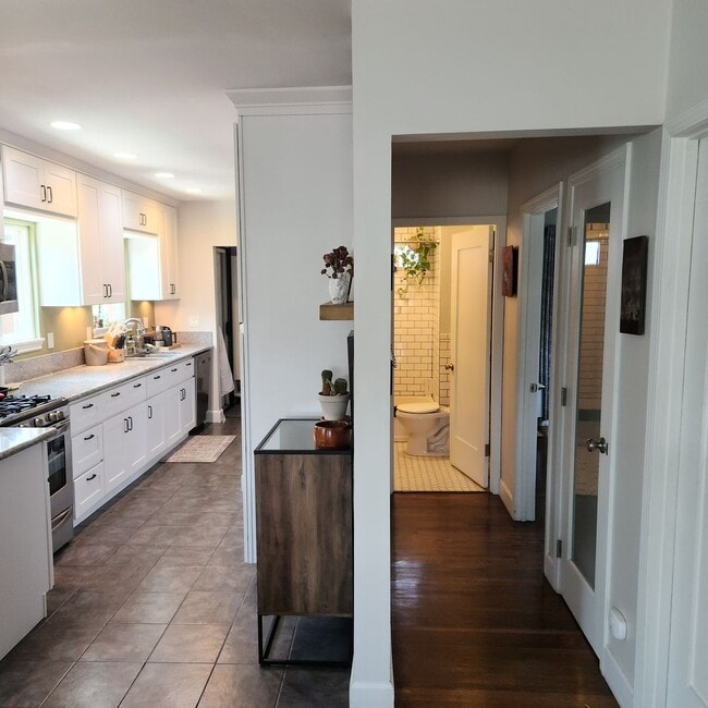 Building Photo - Northpark 3bed 1 bath house, Upgraded in  ...