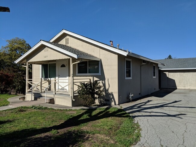 Building Photo - 127 Beresford Ave