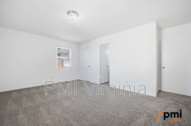 Foto del edificio - 1143 Clear Springs Rd