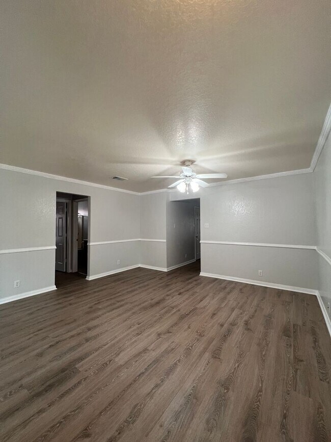 Building Photo - 4702 Highland Farm