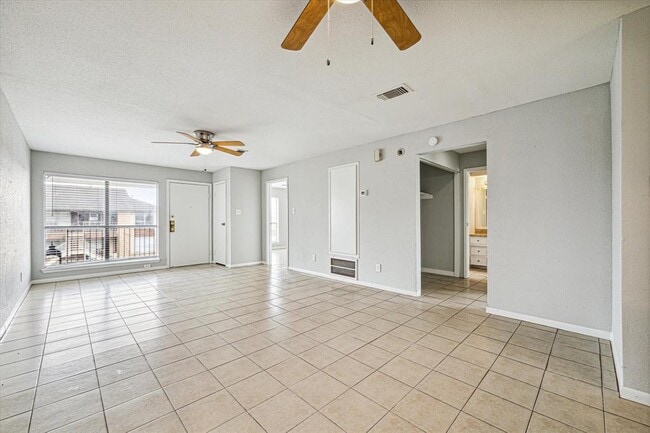 Building Photo - 4021 Briar Hollow Dr