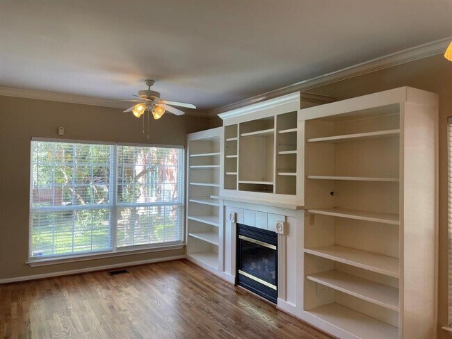 Building Photo - 1302 Oakdale St