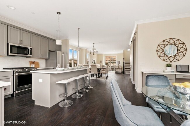 Interior Photo - 660-712 Elm St