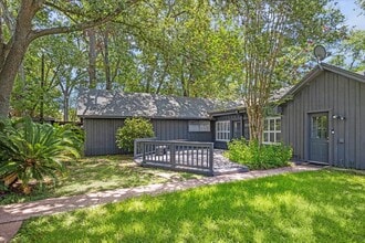 Building Photo - 8730 Cedarspur Dr