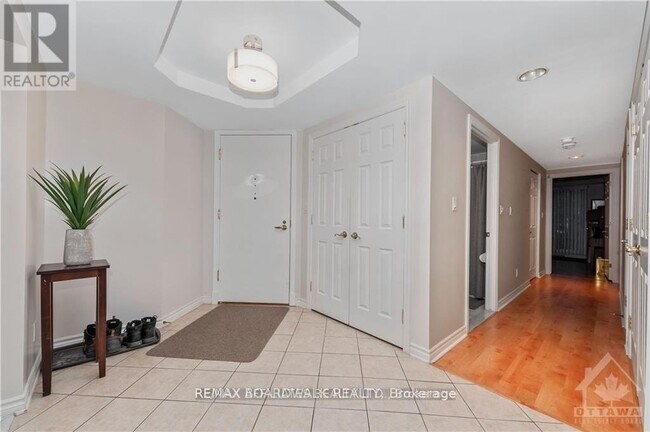 Photo du bâtiment - 121 Robson Ct