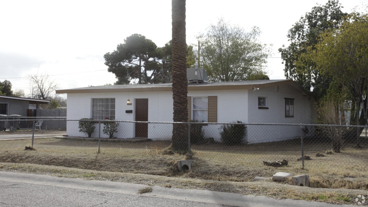 Primary Photo - 2417-2425 W Montebello Ave