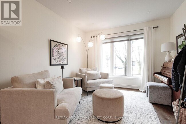 Photo du bâtiment - 3301 Nadine Crescent