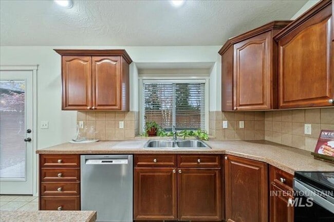 Foto del edificio - Gorgeous 4 bed 3 Bath Home Located in Meridian