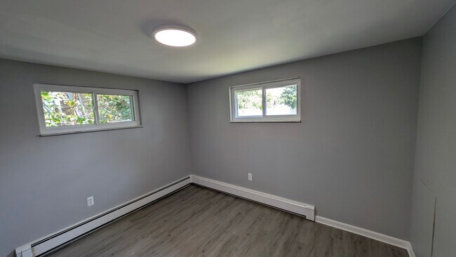 Foto del edificio - Whitaker / Homestead - 2 BR Single Family, Large Fenced Yard, Garage