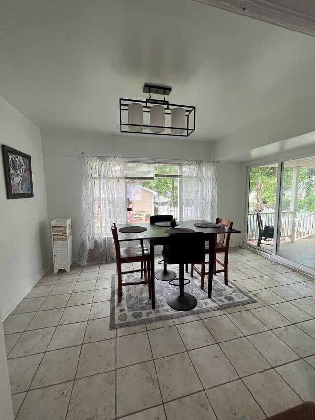 Foto del edificio - 310 E 8th St