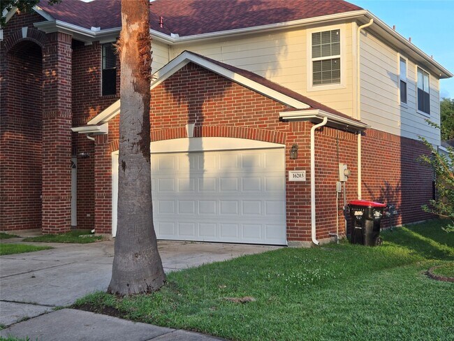 Foto del edificio - 16203 Dryberry Ct