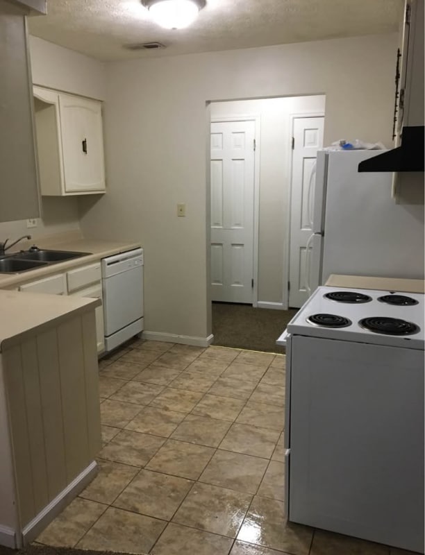 Building Photo - 18 Greenwood Dr