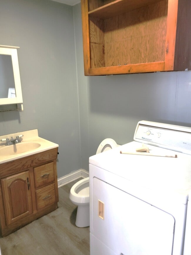 Building Photo - 319 N Hugh St