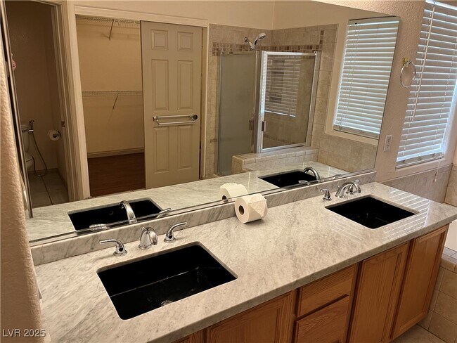 Foto del edificio - 5764 Yellowcrest Ct