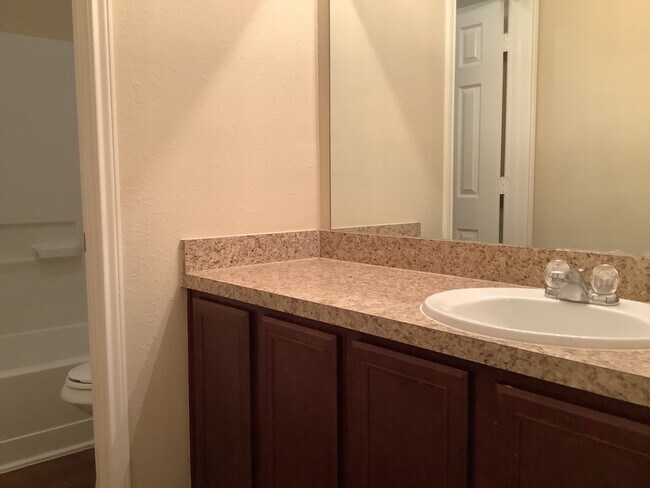 Foto del edificio - 6019 Brenwood Trails Ln