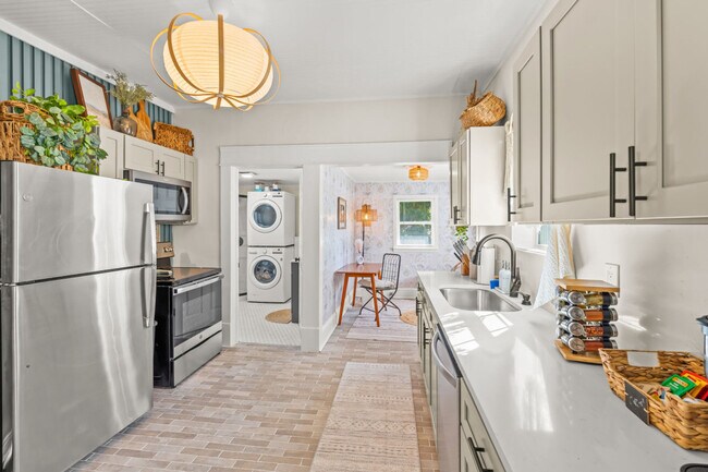 Foto del edificio - 808 Carrick St