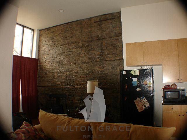 Building Photo - 1260 N Greenview Ave